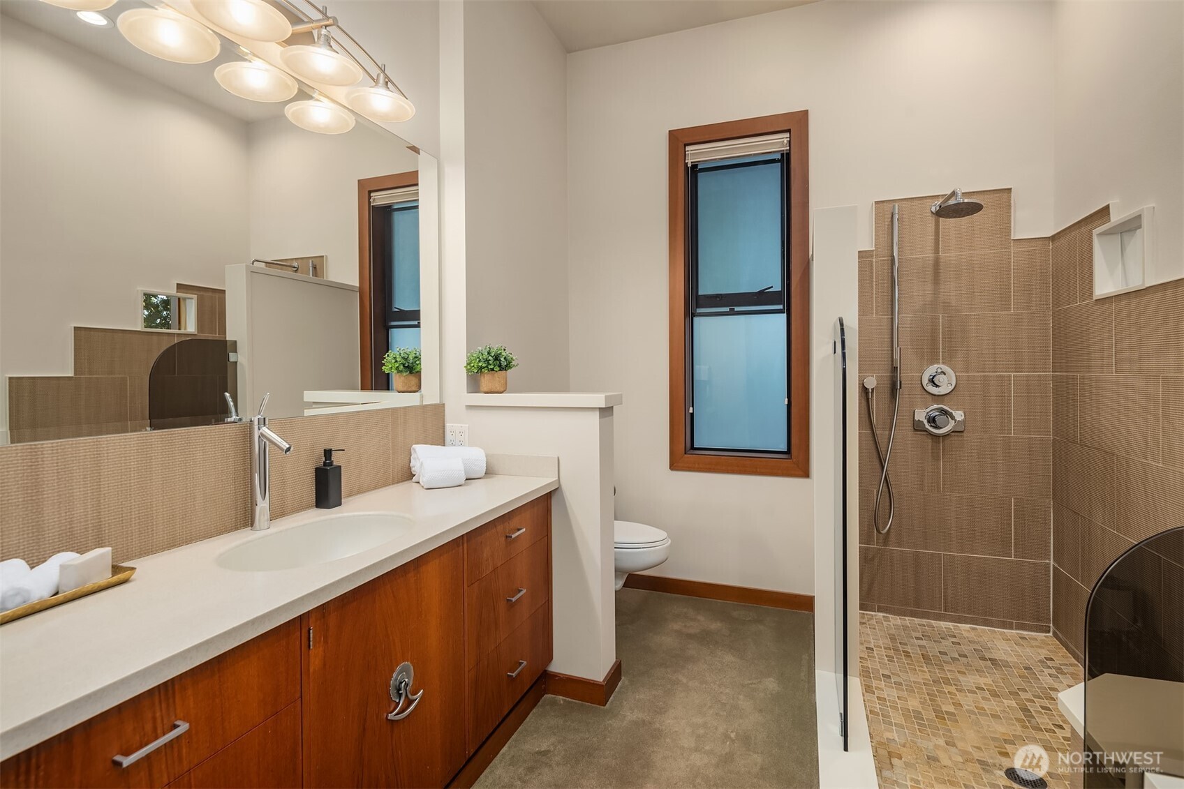 10929 Southeast Lake Road Bellevue, WA 98004 - Photo 33 of 40