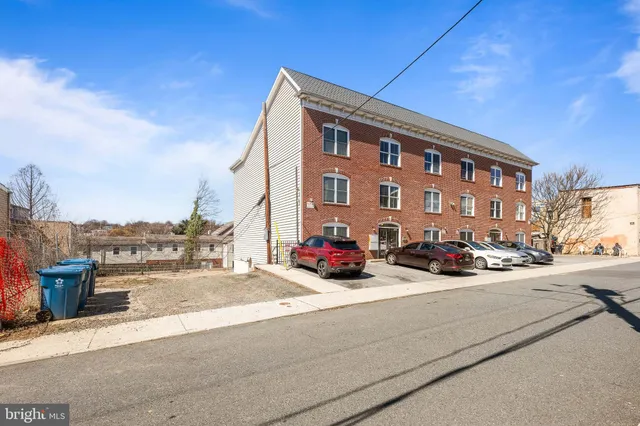 $1,400 | 711 Windsor Street, Wilmington, DE 19801