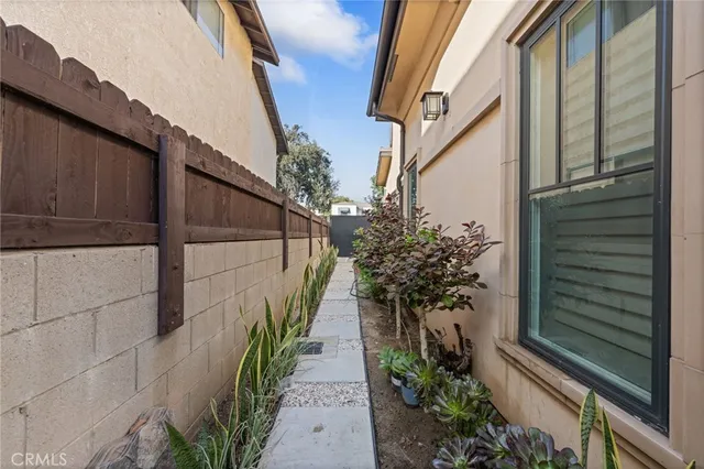 a view of a pathway of a house