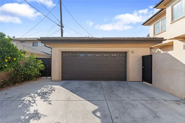 a view of backyard of house