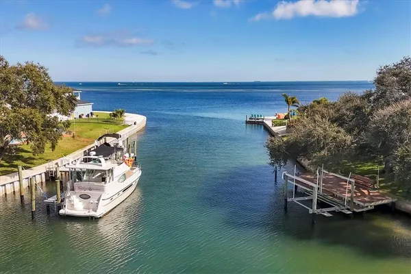 $7,800 | 3601 Coquina Key Drive Southeast, St. Petersburg, FL 33705