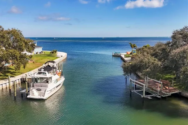 $7,800 | 3601 Coquina Key Drive Southeast, St. Petersburg, FL 33705