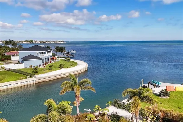 $7,800 | 3601 Coquina Key Drive Southeast, St. Petersburg, FL 33705