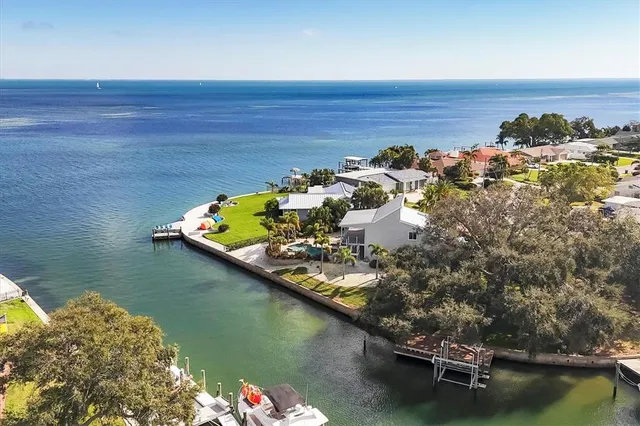 $7,800 | 3601 Coquina Key Drive Southeast, St. Petersburg, FL 33705