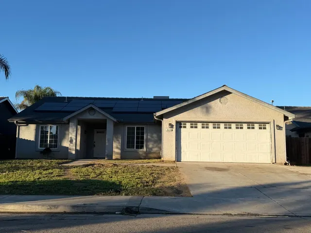 $369,900 | 946 West Mammoth Pool Way, Hanford, CA 93230