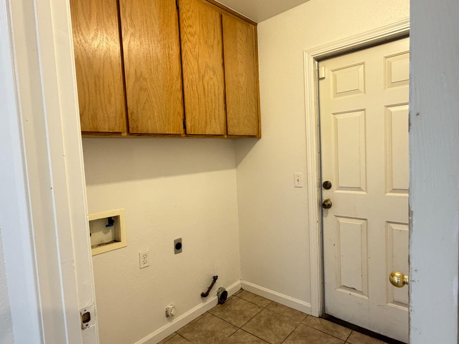 946 West Mammoth Pool Way Hanford, CA 93230 - Photo 11 of 17 a view of an empty room