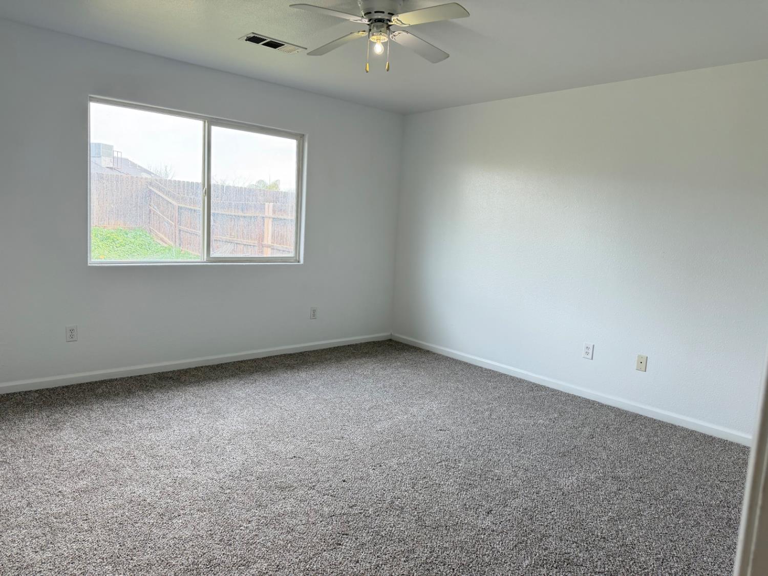 946 West Mammoth Pool Way Hanford, CA 93230 - Photo 14 of 17 an empty room with a window