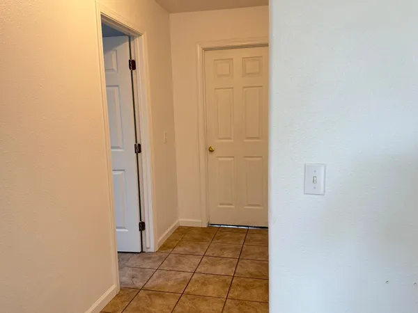 $359,900 | 946 West Mammoth Pool Way, Hanford, CA 93230