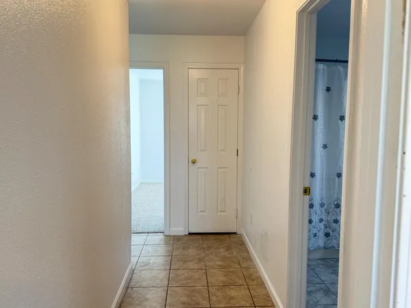 $359,900 | 946 West Mammoth Pool Way, Hanford, CA 93230