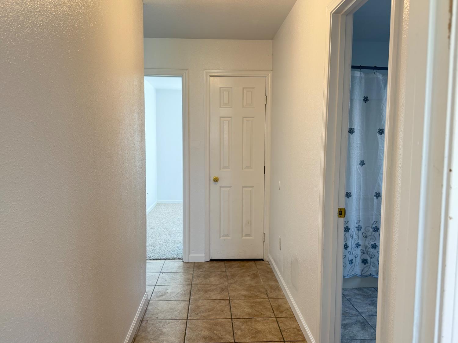 946 West Mammoth Pool Way Hanford, CA 93230 - Photo 7 of 17