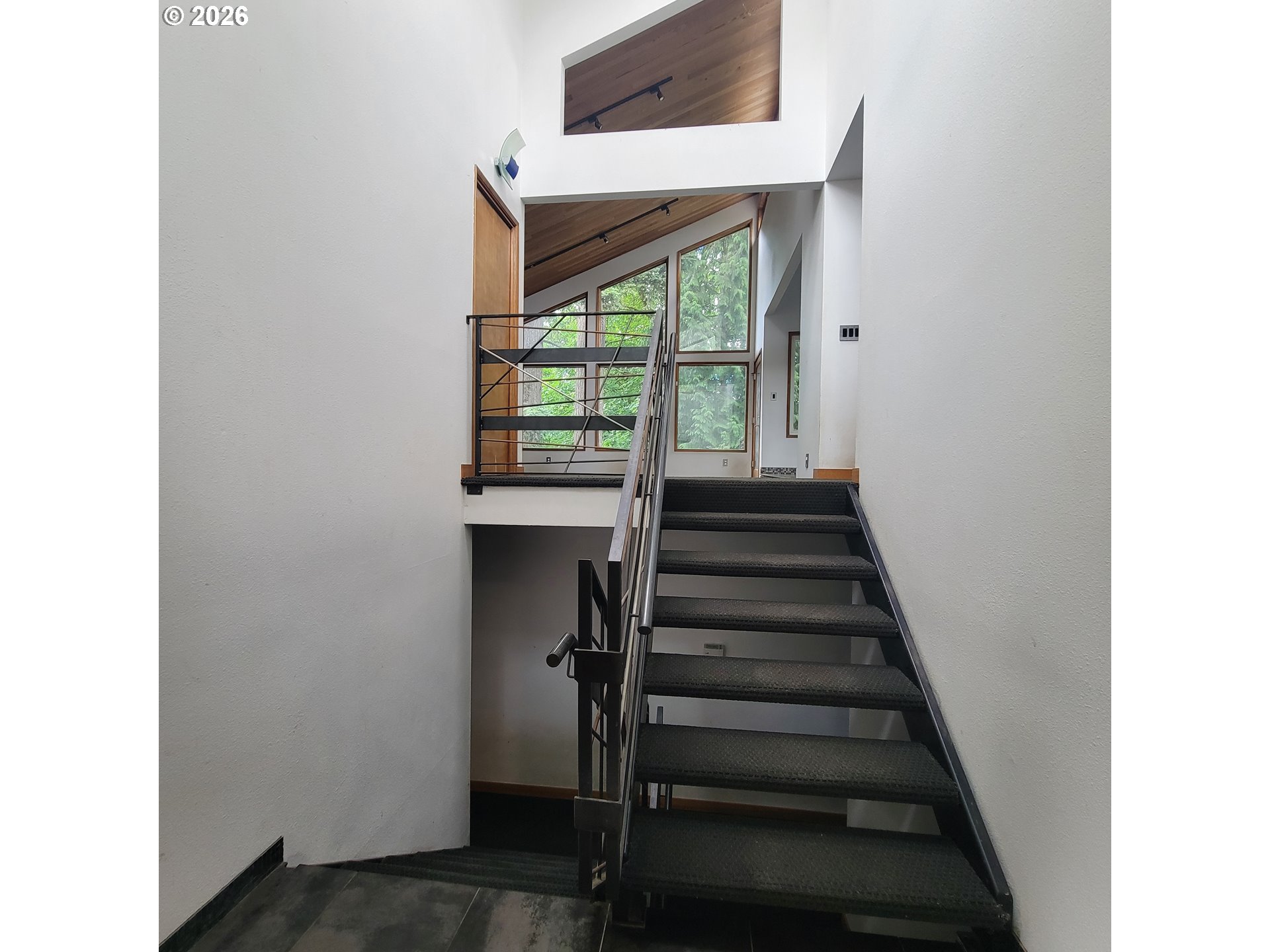 755 Southwest Chestnut Street Portland, OR 97219 - Photo 5 of 39