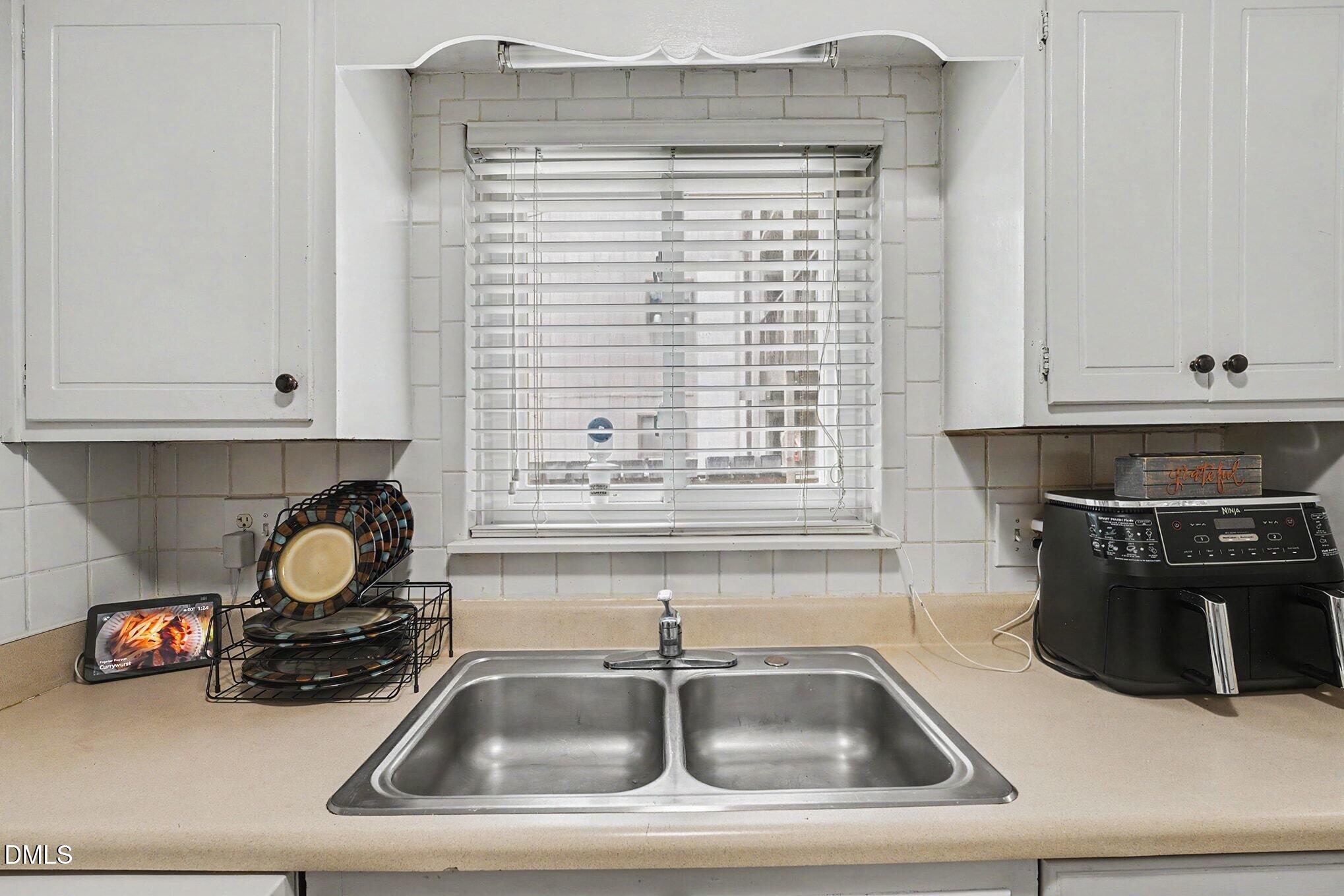 631 Pine Ridge Place Raleigh, NC 27609 - Photo 12 of 27 012_file_8802