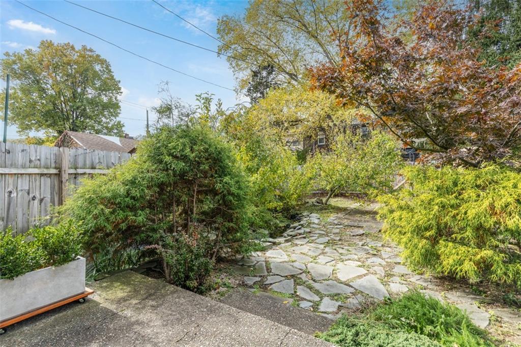 1141 Chislett Street Pittsburgh, PA 15206 - Photo 23 of 34 a backyard of a house with lots of green space