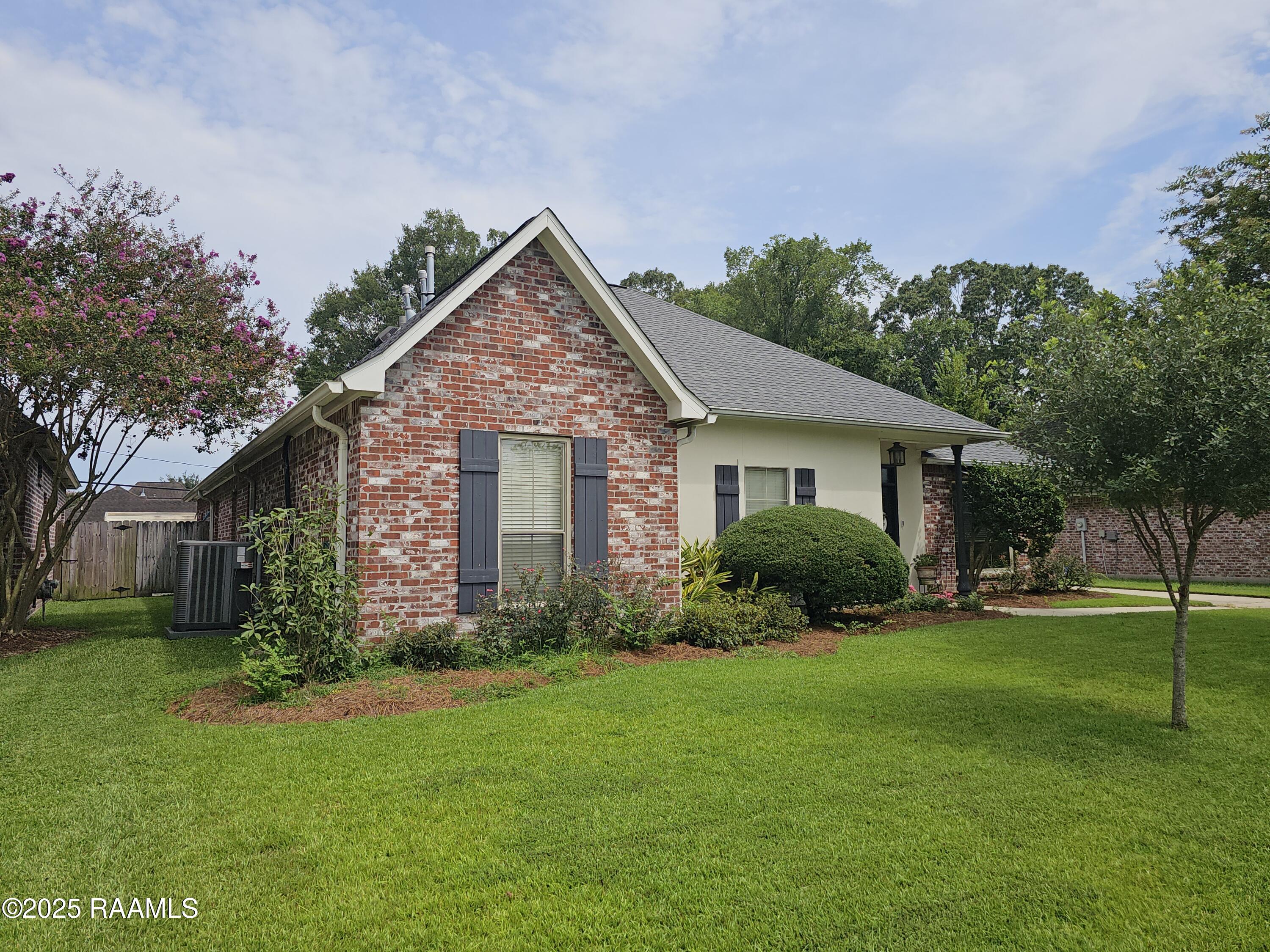 8461 Grand View Drive Baton Rouge, LA 70809 - Photo 3 of 23 20250723_152830