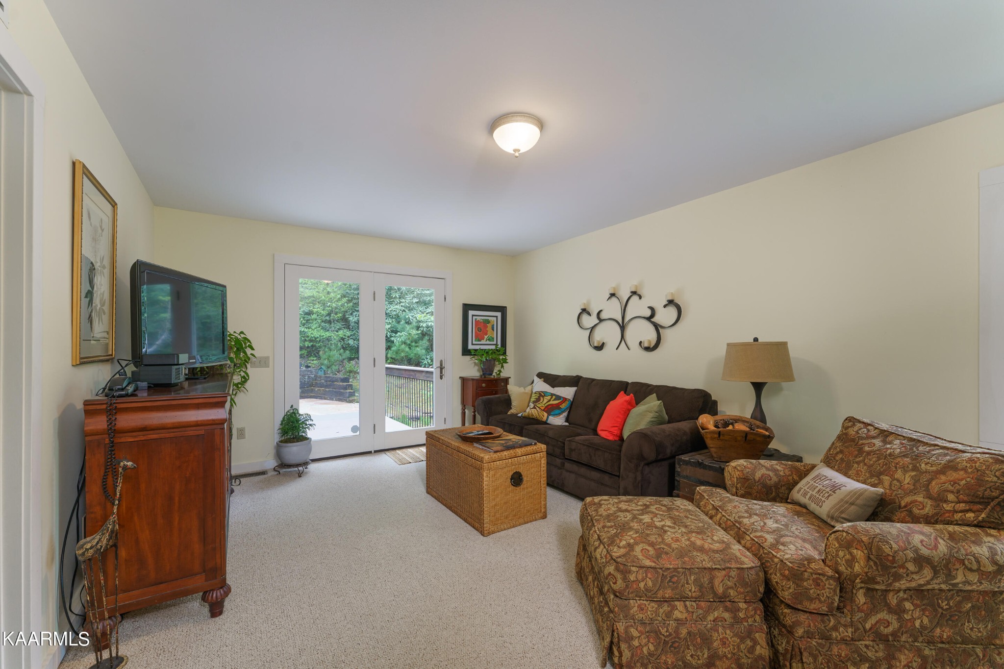 4614 Whetstone Road Sevierville, TN 37862 - Photo 20 of 60 a living room with furniture and a flat screen tv