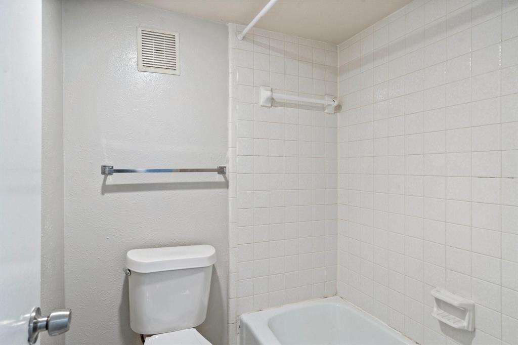 4543 North O'Connor Road, Unit 1247 Irving, TX 75062 - Photo 18 of 25 a bathroom with a toilet and shower