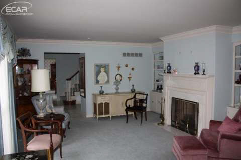 1012 East River Road Flushing, MI 48433 - Photo 4 of 18 20440679-3.JPG