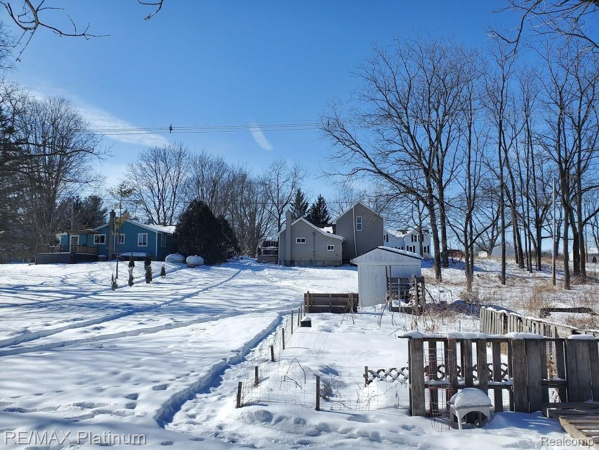 10550 Antcliff Road Fowlerville, MI 48836 - Photo 3 of 31 from back right.jpg