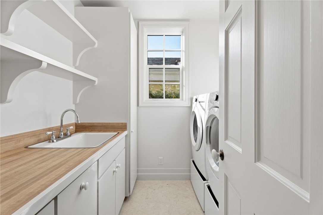 201 Sundial Court Vero Beach, FL 32963 - Photo 26 of 35 a bathroom with a sink and a mirror