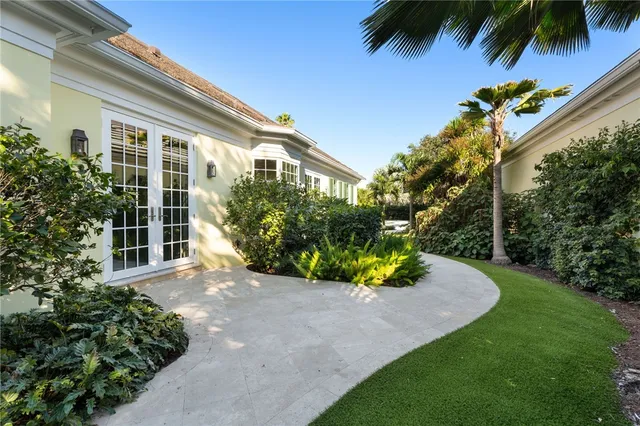 $6,595,000 | 201 Sundial Court, Vero Beach, FL 32963
