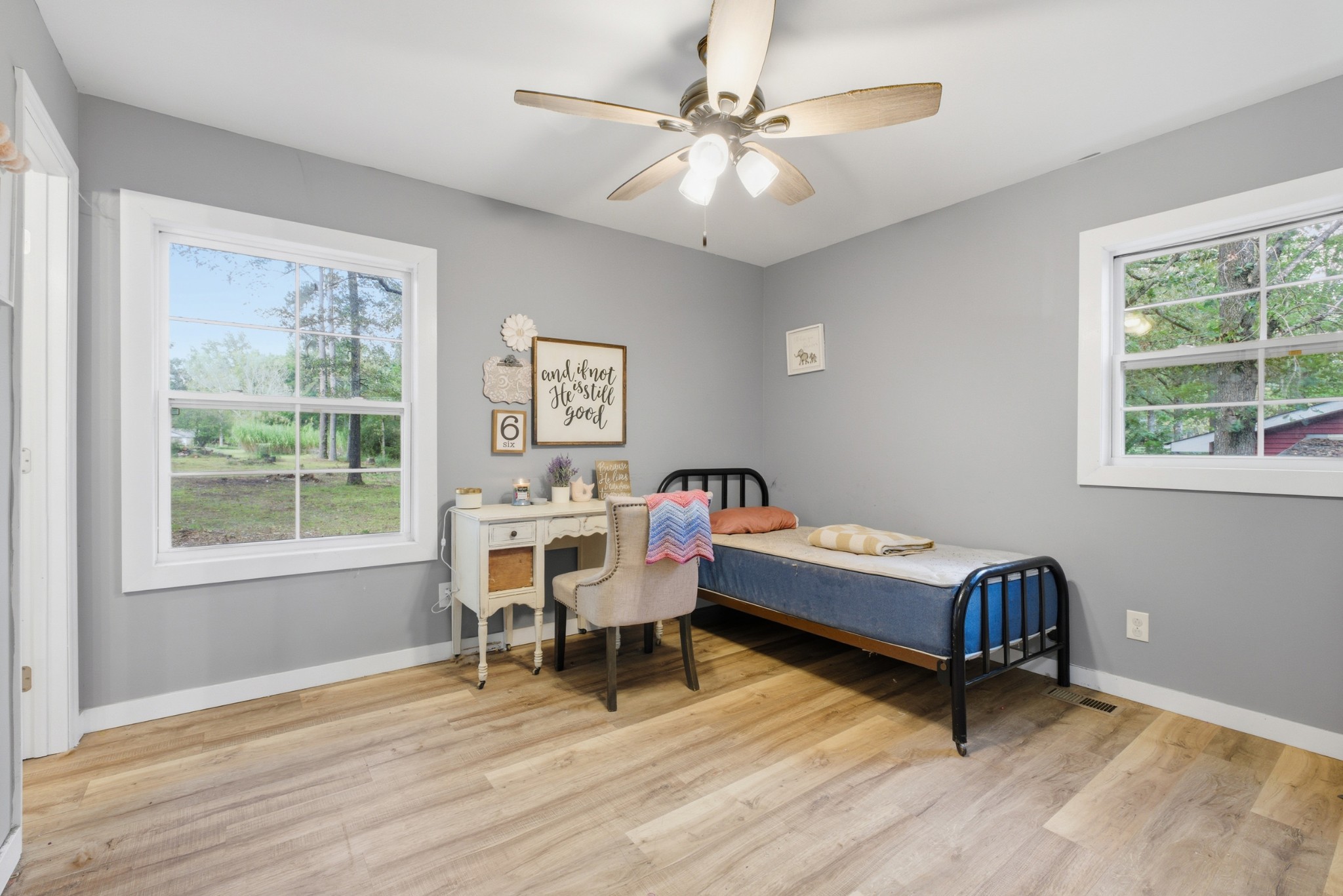 240 Myers Road Winchester, TN 37398 - Photo 22 of 38 a living room with furniture and a window