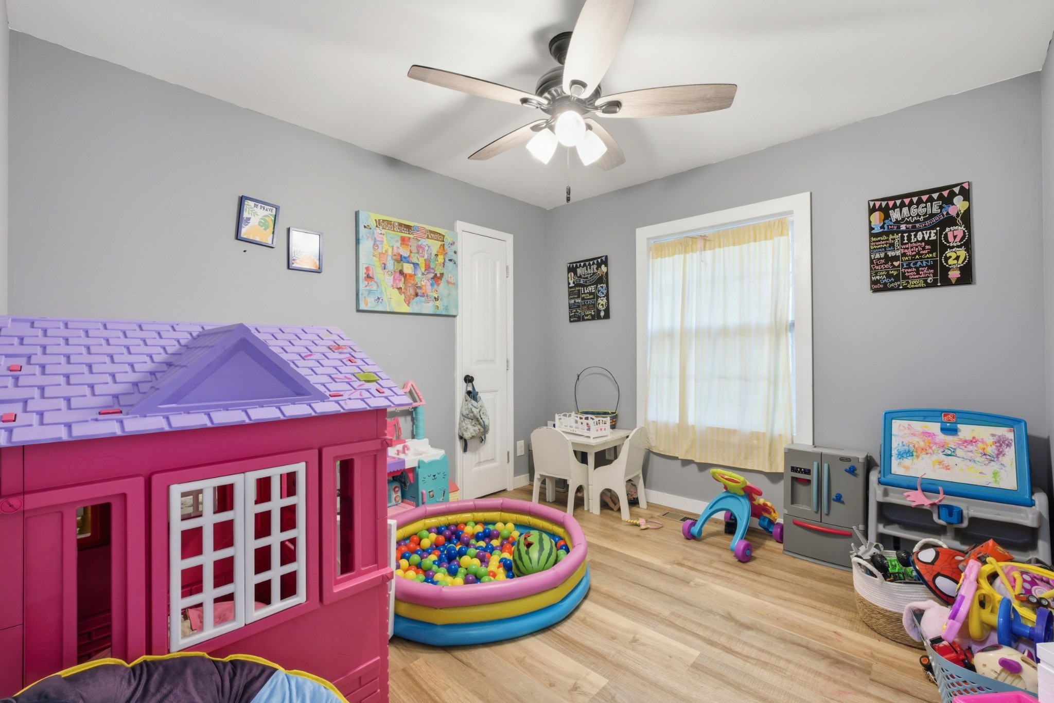 240 Myers Road Winchester, TN 37398 - Photo 26 of 38 a living room with furniture and a table