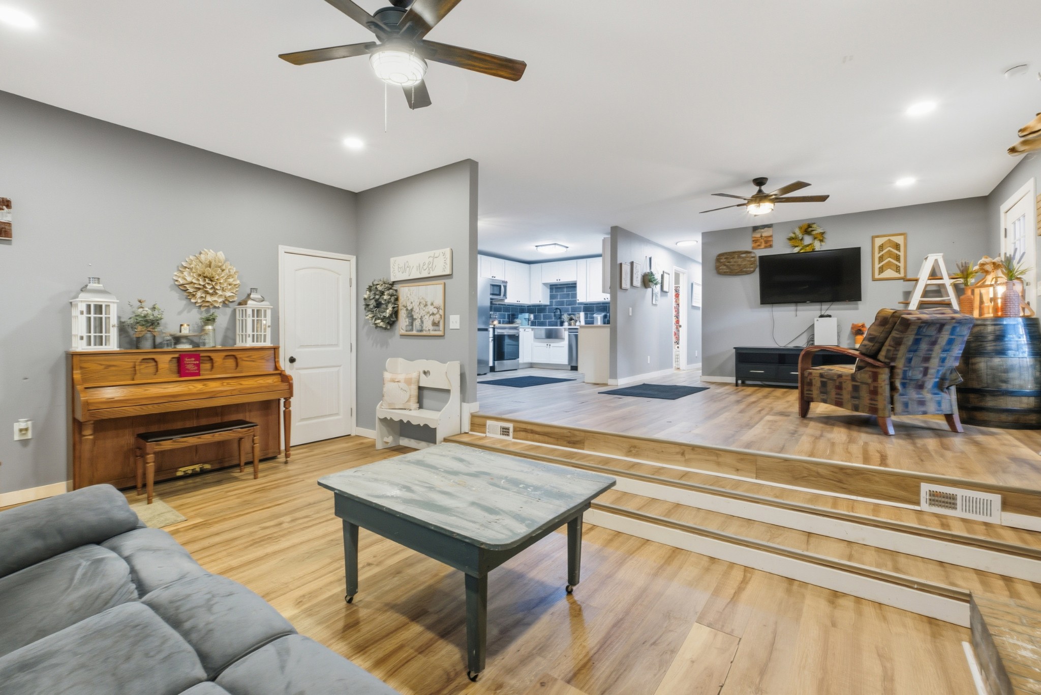 240 Myers Road Winchester, TN 37398 - Photo 10 of 38 a living room with furniture and a flat screen tv