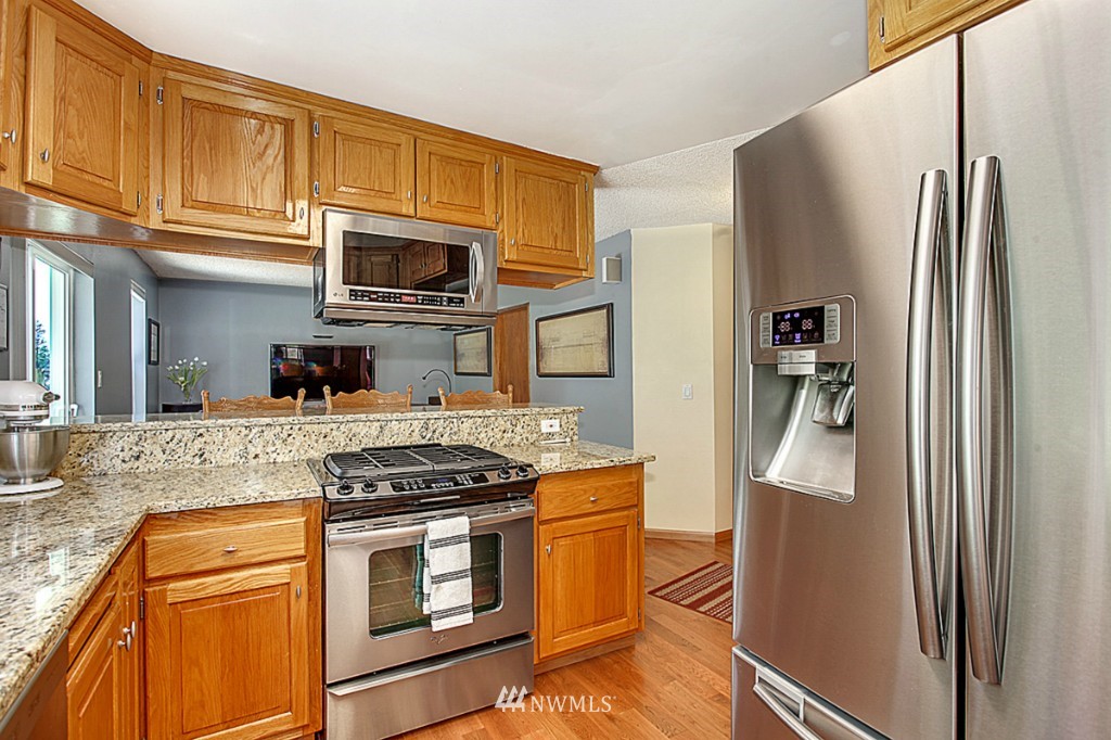 15632 203rd Avenue Southeast Renton, WA 98059 - Photo 6 of 19 Gallery Image 6