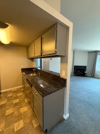 $2,400 | 25 Little Oak Lane, Unit 25, Rocky Hill, CT 06067
