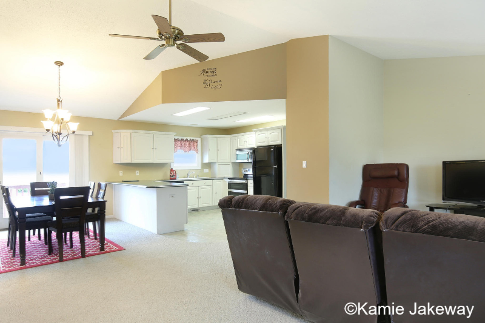 9856 Belding Road Belding, MI 48809 - Photo 13 of 35 Dining area/kitchen