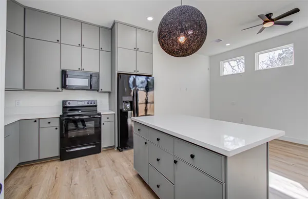 $1,600 | 4605 Edison Street, Unit D, Houston, TX 77009
