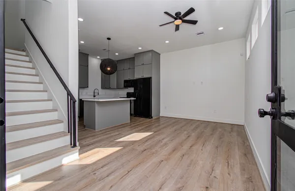 $1,600 | 4605 Edison Street, Unit D, Houston, TX 77009
