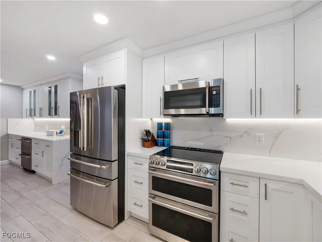 $819,000 | 419 Pinecrest Court, Cape Coral, FL 33904