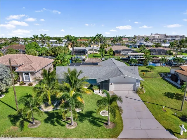 $819,000 | 419 Pinecrest Court, Cape Coral, FL 33904