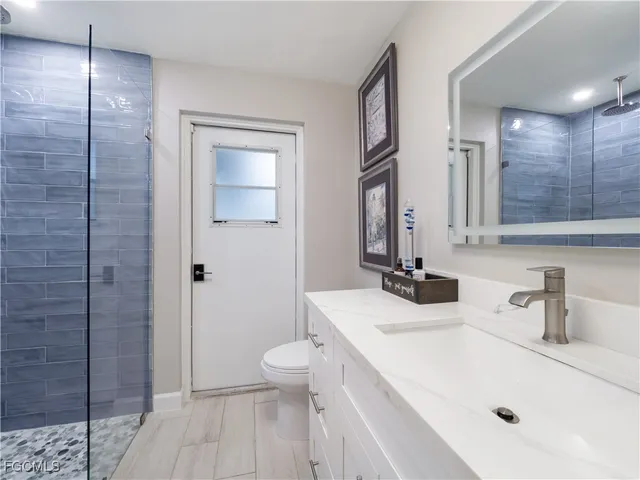 $819,000 | 419 Pinecrest Court, Cape Coral, FL 33904