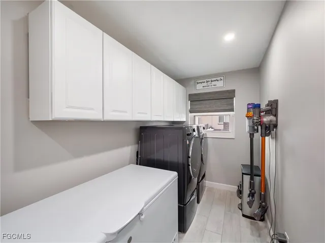 $819,000 | 419 Pinecrest Court, Cape Coral, FL 33904