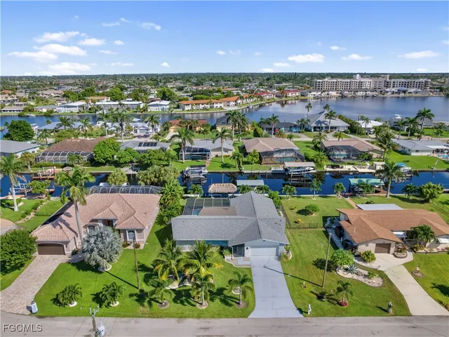 $819,000 | 419 Pinecrest Court, Cape Coral, FL 33904