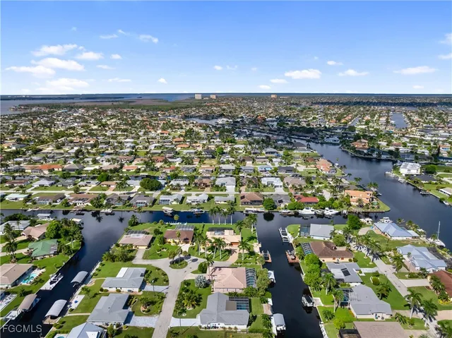 $819,000 | 419 Pinecrest Court, Cape Coral, FL 33904