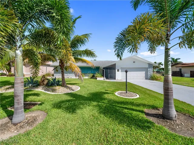 $819,000 | 419 Pinecrest Court, Cape Coral, FL 33904