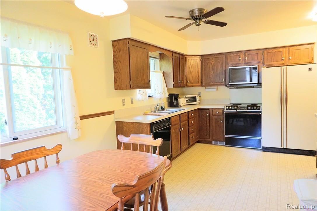 902 Hampton Road Grosse Pointe, MI 48236 - Photo 17 of 47 DSC00285.jpg