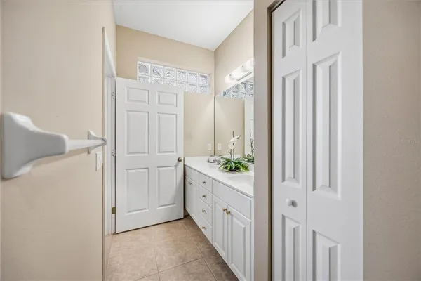 $320,000 | 115 Woodbridge Drive, Unit 201, Venice, FL 34293