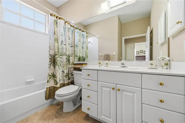 $320,000 | 115 Woodbridge Drive, Unit 201, Venice, FL 34293