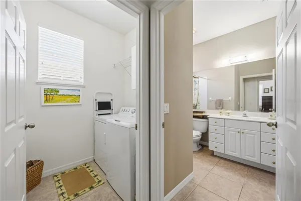 $320,000 | 115 Woodbridge Drive, Unit 201, Venice, FL 34293