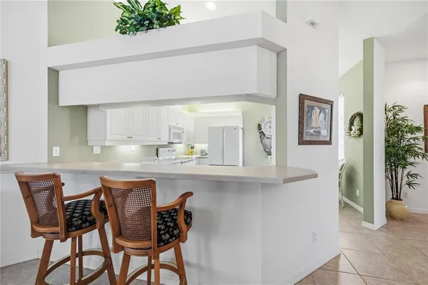 $320,000 | 115 Woodbridge Drive, Unit 201, Venice, FL 34293