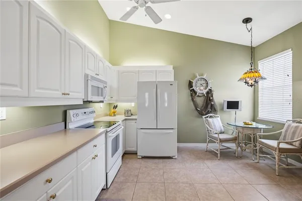 $320,000 | 115 Woodbridge Drive, Unit 201, Venice, FL 34293