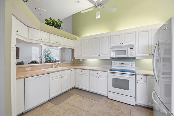 $320,000 | 115 Woodbridge Drive, Unit 201, Venice, FL 34293
