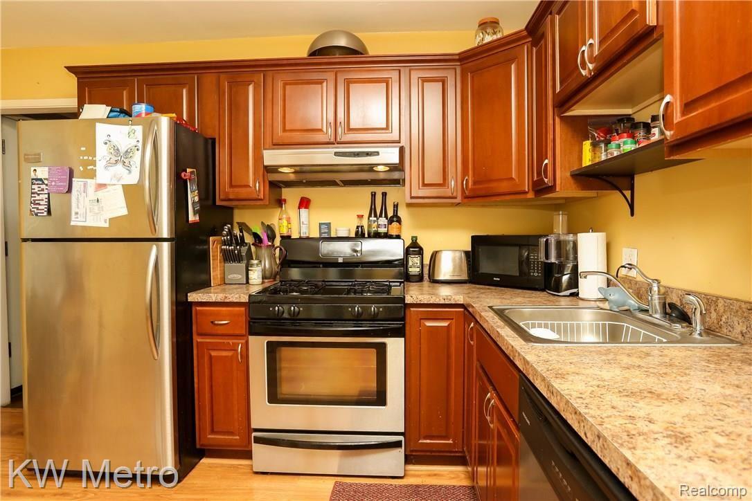 683 Stratford Road Ferndale, MI 48220 - Photo 8 of 33 Stratford-8.jpg