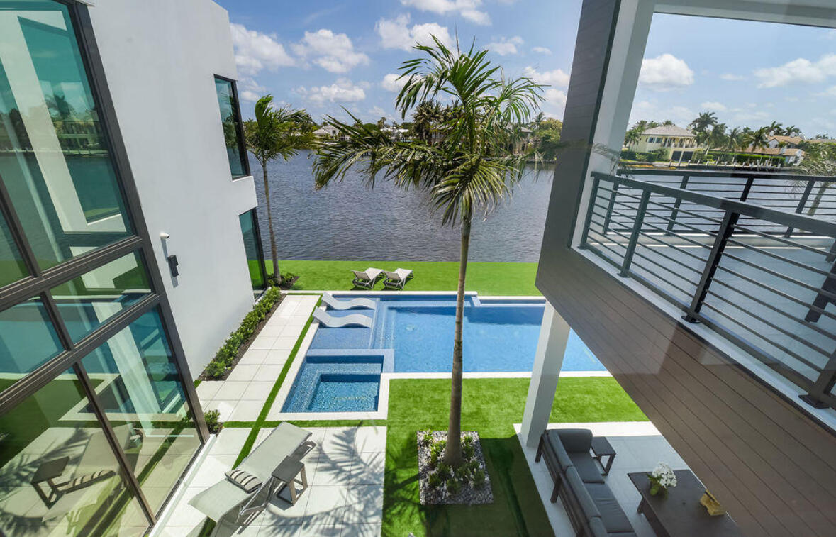 718 Southeast 7th Street Delray Beach, FL 33483 - Photo 21 of 25 a view of an chairs and table in the balcony
