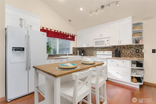 $3,995 | 8901 Northeast 144th Street, Kirkland, WA 98034