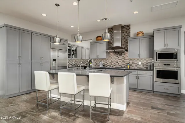 a large kitchen with kitchen island a large island in it